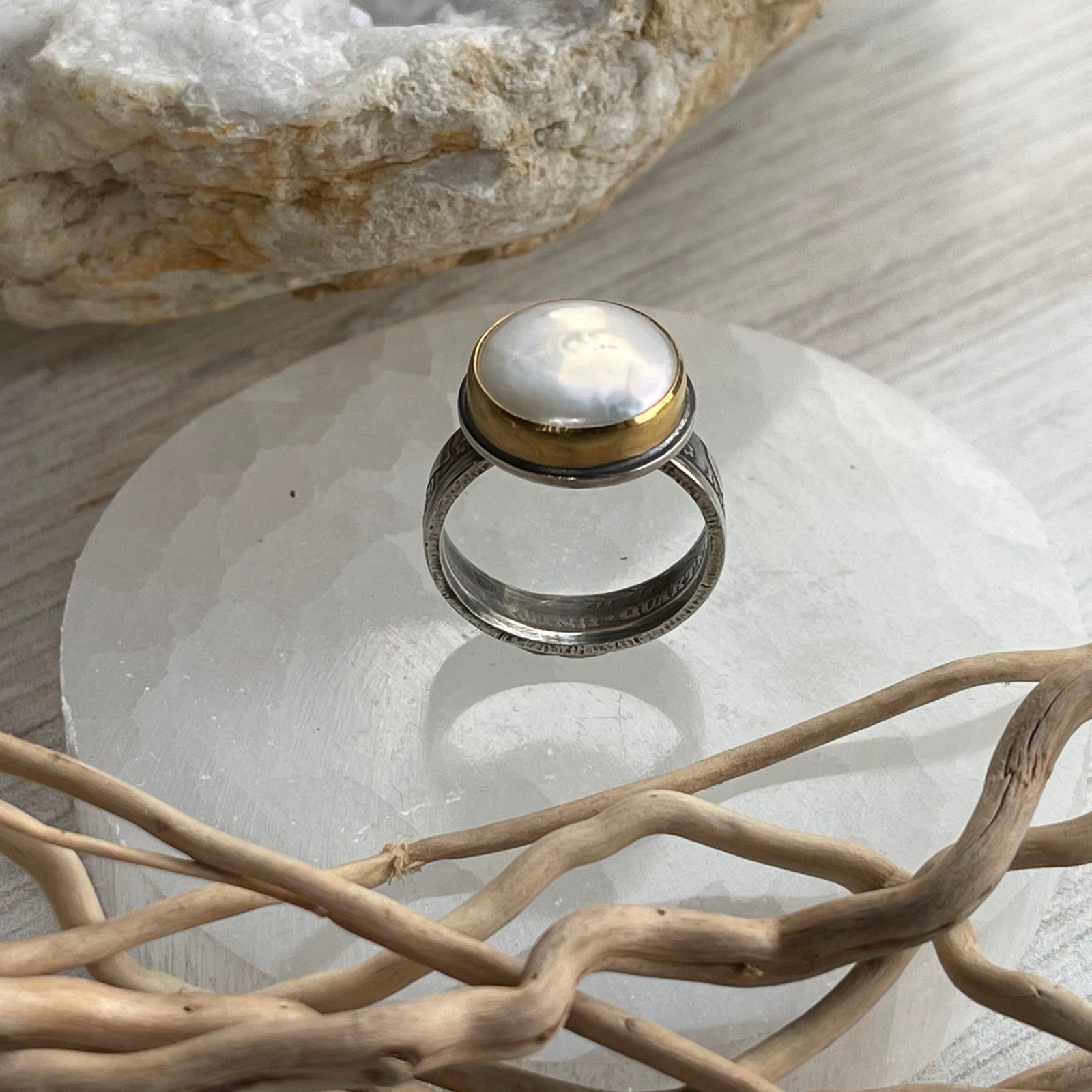 専用 ハインリッヒ 22kゴールド 八芒星ギルト ショープレート Silver Coin Ring with Freshwater Pearl Set in 22k Gold